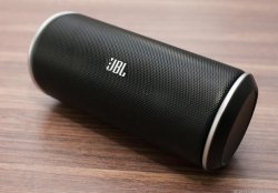 JBL_Flip_speaker_35550919_01_620x433.jpg