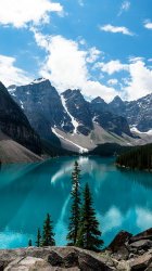 Emerald Moraine lake 02.jpg
