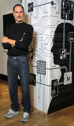 Madame-Tussauds-Hong-Kong-Steve-Jobs-Statue-1.jpg