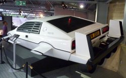 james-bond-lotus-esprit-submarine-rear.jpg