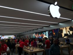 FPMAppleStoreOpening.JPG