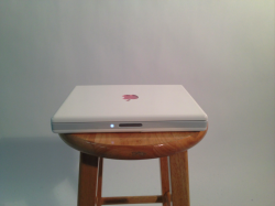 iBook G4 (front).png