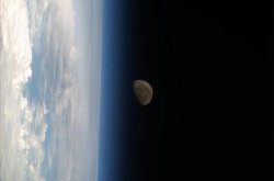 astronaut-earth-moonset.jpg