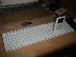 keyboard with ipod dock.jpg