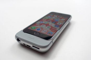 Moshi-iGlaze-Ion-Review-iPhone-6s-Battery-Case-3.jpg