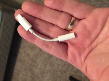 lightning-headphone2.jpg