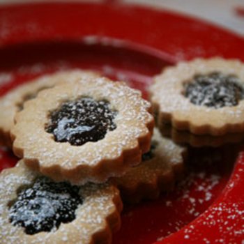 125-98_swiss_raspberry_preserve-filled_cookies_250.jpg