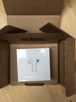 AirPods_1.jpg