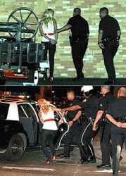 paris_hilton_cuffs_dui.gif