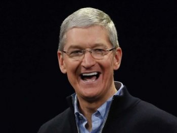tim-cook-happy-smiling-keynote-grinning-macbook[1].jpg