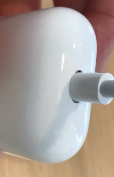 airpods-lightning-port-is-usb-c-like-shape_01.jpg