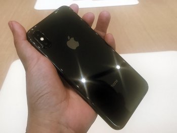 apple_iphone_x_handson_2.jpg