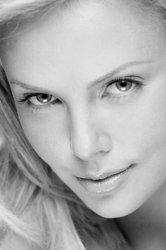 Charlize Theron 2.jpg