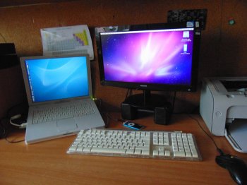 Desk.jpg