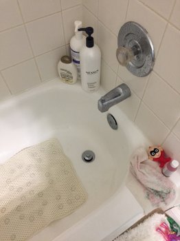 Guest Bathtub.jpg