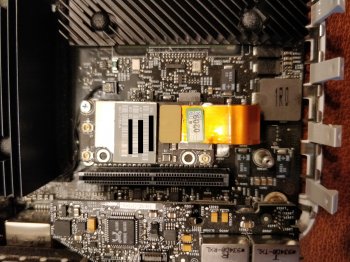 a1342 wifi in 09 mini.jpg