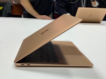 macbook-air-2018-hero-03.jpeg