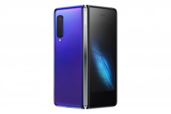 02_Galaxy_Fold_ProductImage_AstroBlue_SilverHinge_Back115.jpg