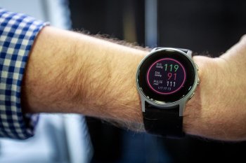 omron-healthcare-smart-watch-4048-002.jpg