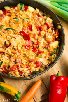 Multicolour-scrambled-eggs-skillet-with-vegetables-1.jpg