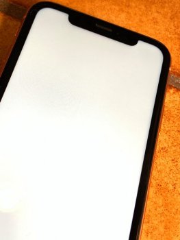 iphone-xr-shadow.jpg