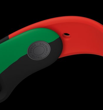Apple_celebrates_BlackHistoryMonth-apple-watch-series-6-band-pin_012621_carousel.jpg.large_2x.jpg