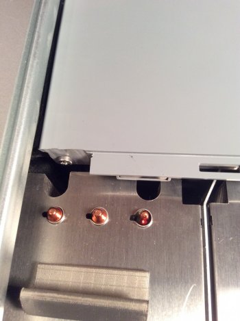 MacPro3,1 fan assembly screw access 2.JPG