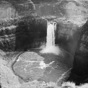 Palouse_Falls_BW.jpg