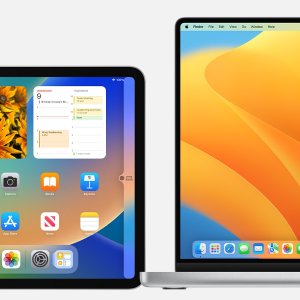 macos-ventura-ios-16-macbook-pro-16in-ipad-pro-11-in-universal-control-mouse-push-through.jpg