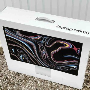 StudioDisplay1.jpg