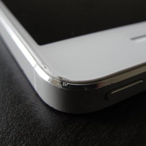 corner-of-iphone-scratched.jpg