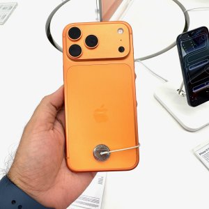 17 Pro Orange.jpeg