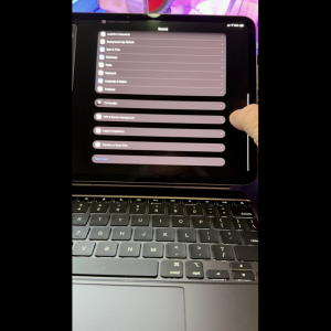 iPadOS 26.2 Screen glitch.mp4