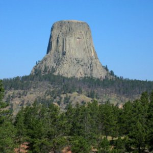 Devils_Tower_in_Wyoming.jpg