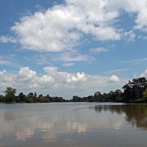 Hever Castle Lake.JPG
