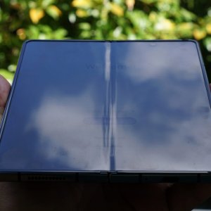 Samsung-Galaxy-Z-Fold-4-folding-screen-glare-scaled-861180293.jpg