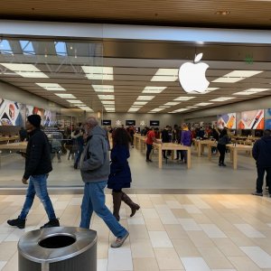 Apple Store.jpeg
