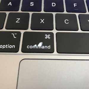 MacbookPro2018Corei9ChippedKey.jpg