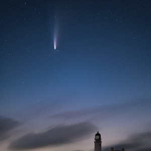Killantringan Lightouse & Comet NEOWISE small PL.png