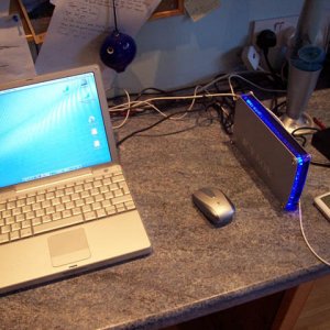 appledesk2.jpg
