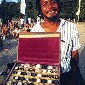 watchseller01.jpg