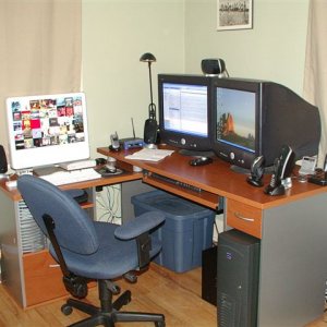 newdesk.JPG