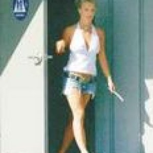 thumb_britney_barefoot_bathroom_002.jpg