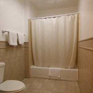 bathroom_MG_0384_1.jpg