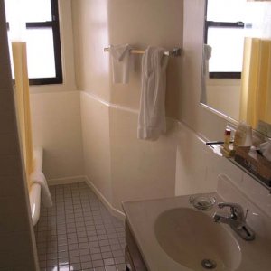bathroom_PA170436.jpg