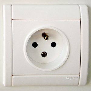 French-power-socket.jpg