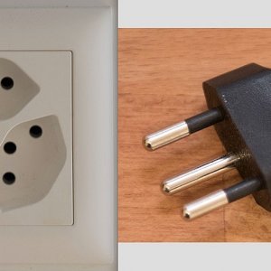 1024px-J_plug_-_1.jpg