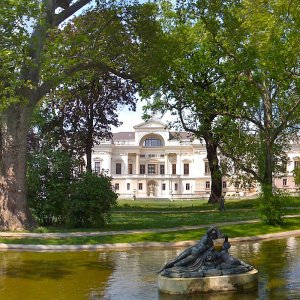 iP_Palais_Liechtenstein_Gartenteich_02.jpg