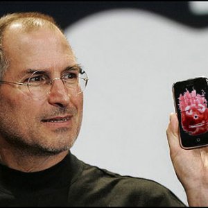 steve_jobs_holding_iphone.jpg