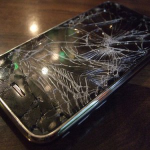 destroyed-iphone3g.jpg
